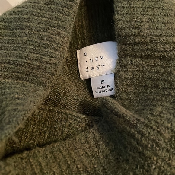 Hunter green sweater dress! 🌲 - Picture 3 of 5